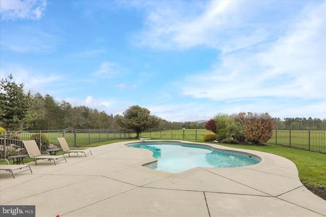3 BEECHWOOD DR, Shoemakersville, PA 19555