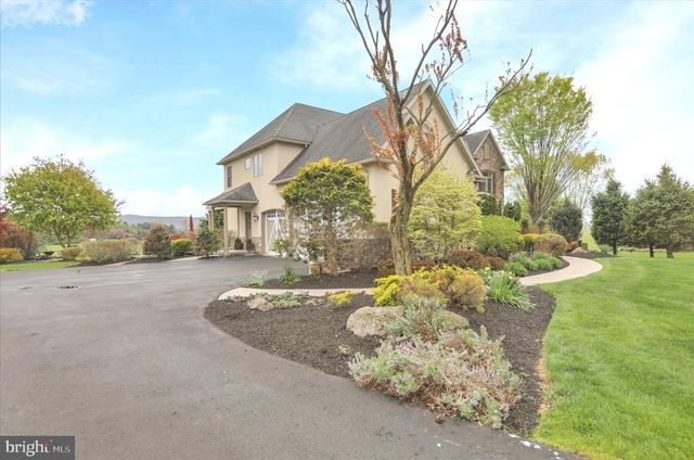 3 BEECHWOOD DR, Shoemakersville, PA 19555