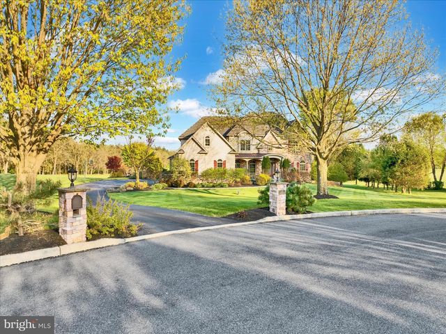 3 BEECHWOOD DR, Shoemakersville, PA 19555