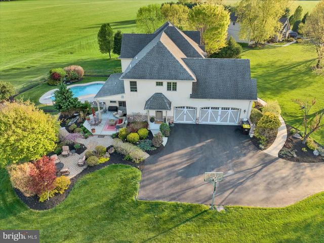 3 BEECHWOOD DR, Shoemakersville, PA 19555