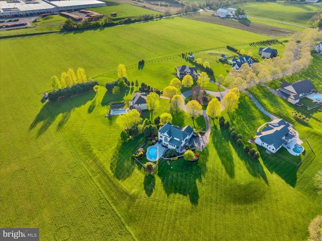 3 BEECHWOOD DR, Shoemakersville, PA 19555