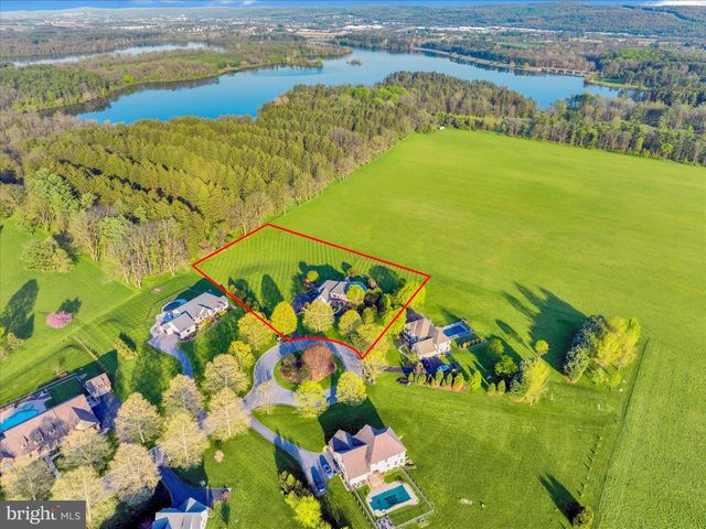 3 BEECHWOOD DR, Shoemakersville, PA 19555