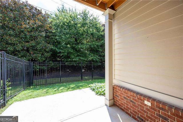 122 Barkley Lane, Sandy Springs, GA 30328