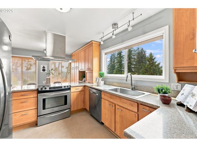 340 PATRICIA Dr, Gladstone, OR 97027