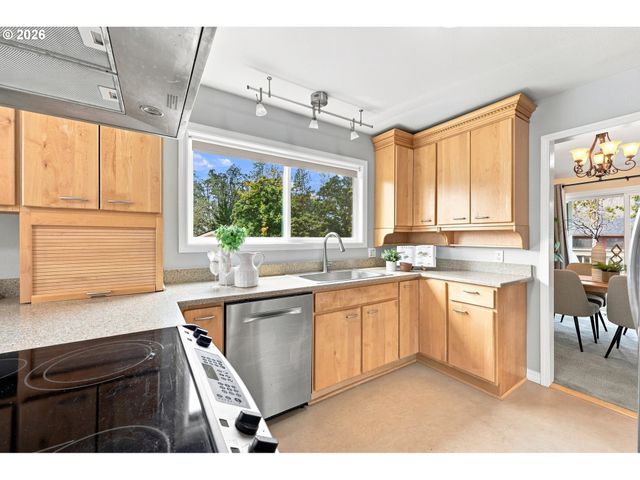 340 PATRICIA Dr, Gladstone, OR 97027
