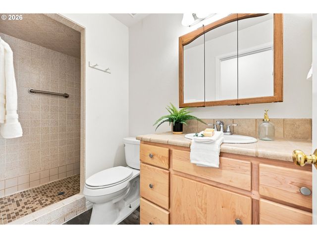 340 PATRICIA Dr, Gladstone, OR 97027