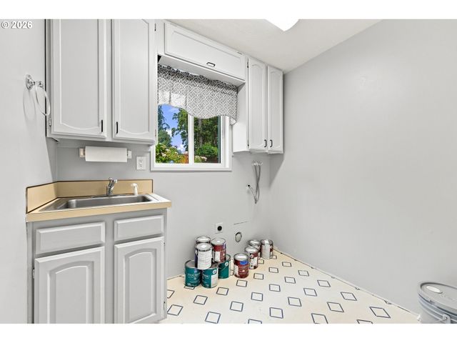 340 PATRICIA Dr, Gladstone, OR 97027