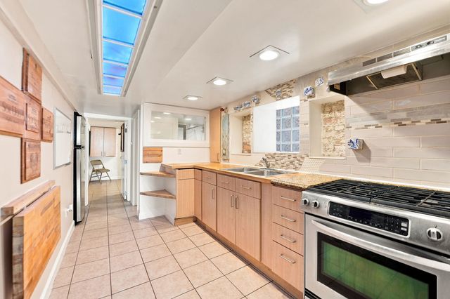 7439 S Ellis Avenue, Chicago, IL 60619