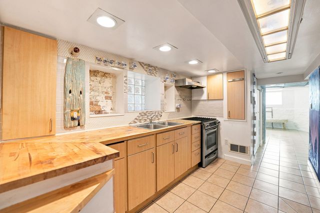 7439 S Ellis Avenue, Chicago, IL 60619