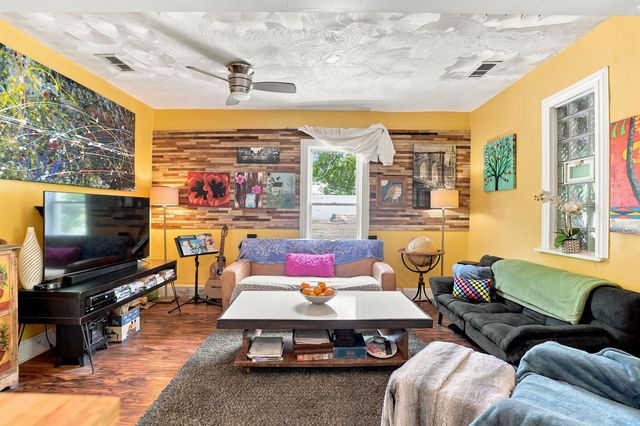 7439 S Ellis Avenue, Chicago, IL 60619