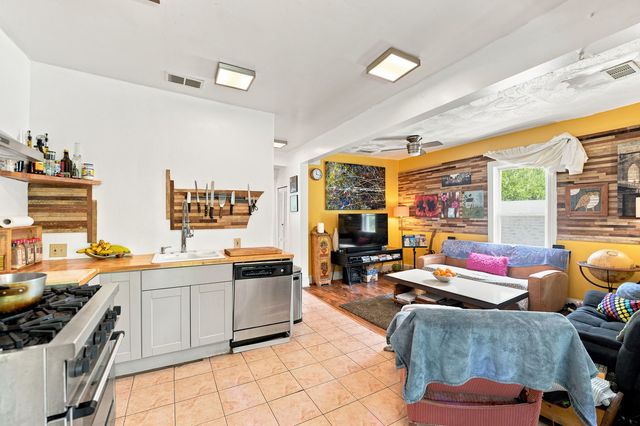 7439 S Ellis Avenue, Chicago, IL 60619