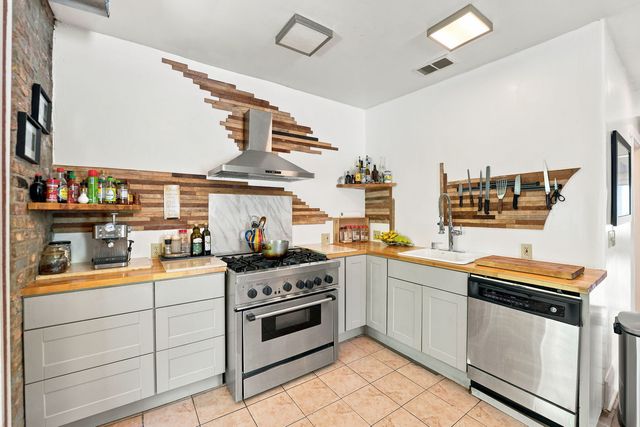 7439 S Ellis Avenue, Chicago, IL 60619