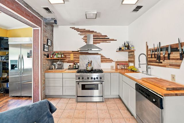 7439 S Ellis Avenue, Chicago, IL 60619