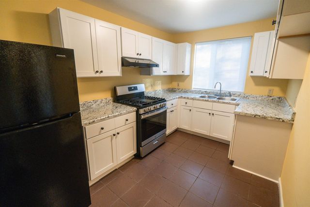 1900 Holmes St Apt B, Tallahassee, FL 32310