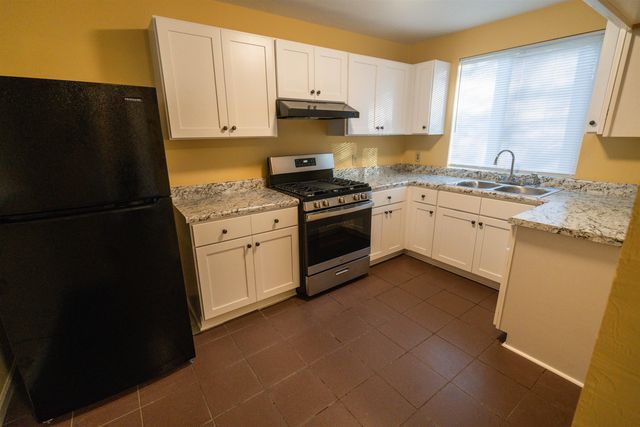 1900 Holmes St Apt B, Tallahassee, FL 32310