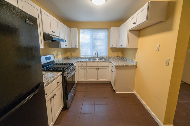 1900 Holmes St Apt B, Tallahassee, FL 32310