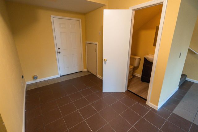 1900 Holmes St Apt B, Tallahassee, FL 32310