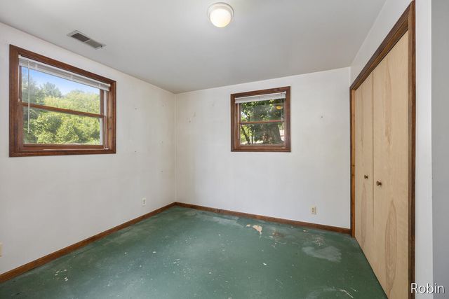 2210 Skyline Drive NW, Grand Rapids, MI 49504