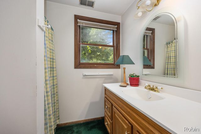 2210 Skyline Drive NW, Grand Rapids, MI 49504