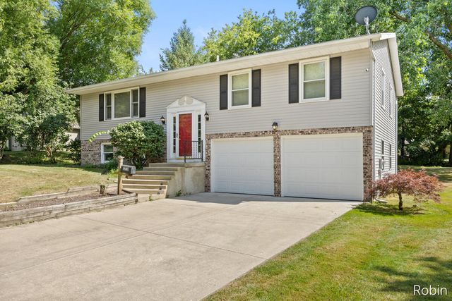 2210 Skyline Drive NW, Grand Rapids, MI 49504