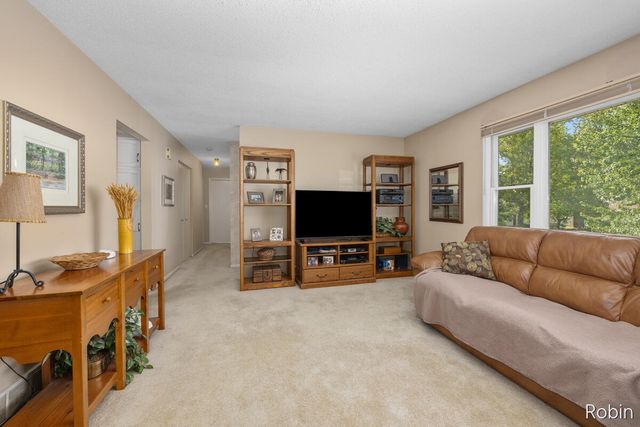 2210 Skyline Drive NW, Grand Rapids, MI 49504