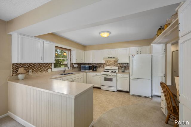 2210 Skyline Drive NW, Grand Rapids, MI 49504