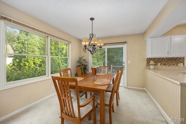 2210 Skyline Drive NW, Grand Rapids, MI 49504