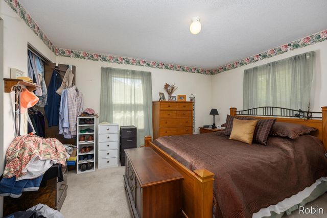 2210 Skyline Drive NW, Grand Rapids, MI 49504