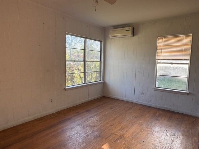 1107 W Archer Street, Jacksboro, TX 76458