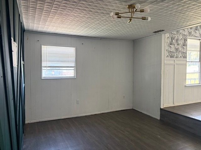 1107 W Archer Street, Jacksboro, TX 76458