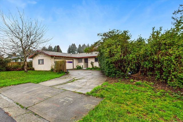 5864 Walnut Drive, Cutten, CA 95503