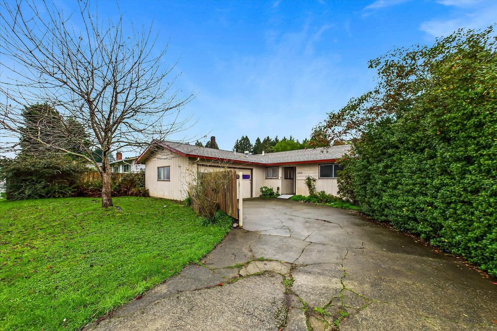 5864 Walnut Drive, Cutten, CA 95503