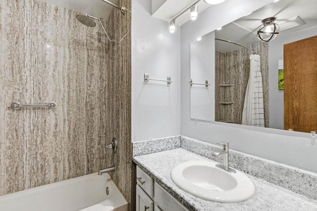 2502-2504 Greenway View, Madison, WI 53713