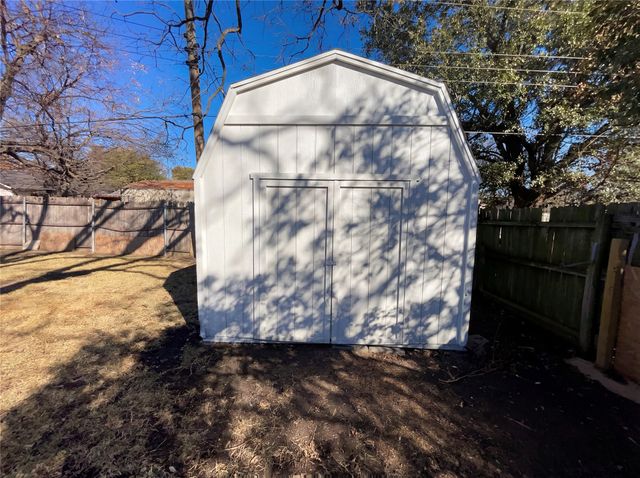 821 E Mission Street, Crowley, TX 76036