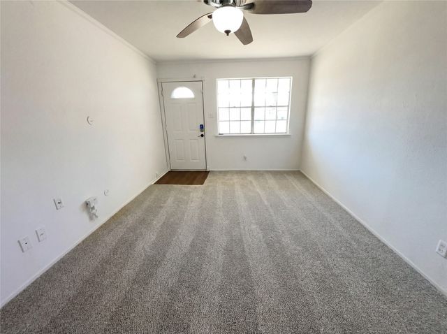 821 E Mission Street, Crowley, TX 76036