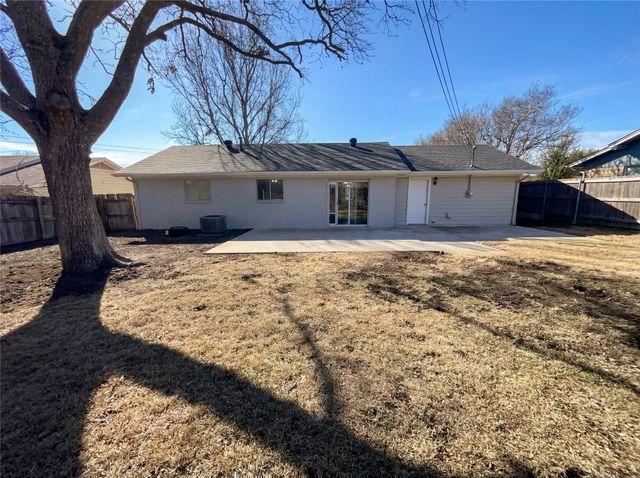 821 E Mission Street, Crowley, TX 76036