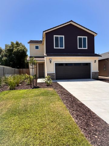 454 W Windsor Avenue, Clovis, CA 93612