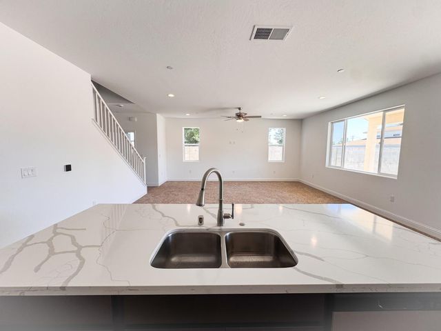454 W Windsor Avenue, Clovis, CA 93612