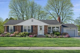 8 Westmont Rd, Shrewsbury, MA 01545