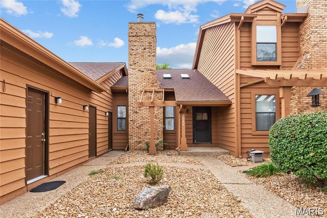 2040 Avignon Drive A, St Charles, MO 63303
