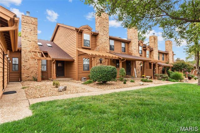 2040 Avignon Drive A, St Charles, MO 63303
