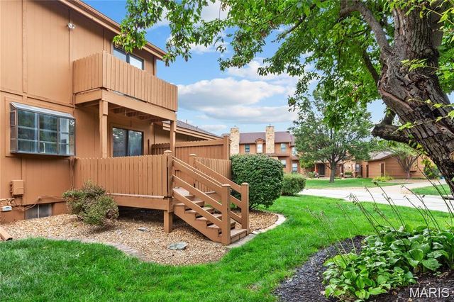 2040 Avignon Drive A, St Charles, MO 63303