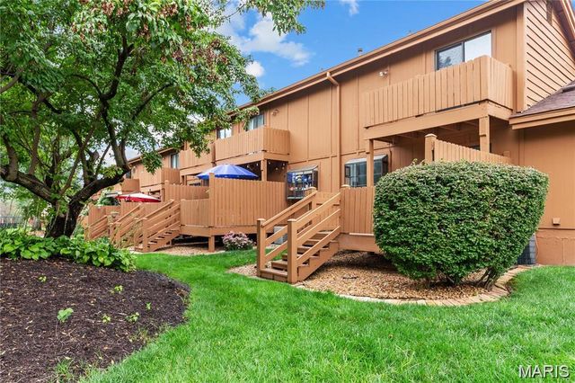 2040 Avignon Drive A, St Charles, MO 63303