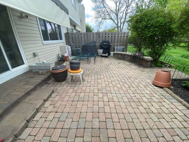 836 Golf Course Road, Crystal Lake, IL 60014