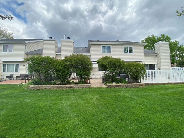 836 Golf Course Road, Crystal Lake, IL 60014
