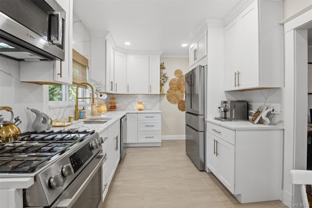 220-222 Carol Avenue, Pelham, NY 10803