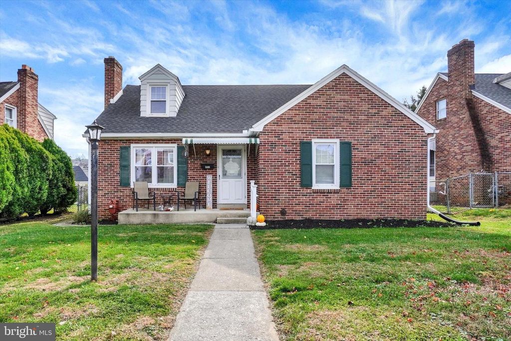 1552 WAYNE AVE, York, PA 17403