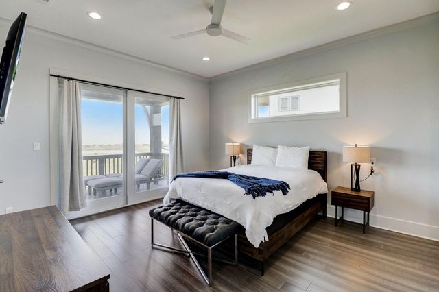 328 Seagrass, Gilchrist, TX 77617