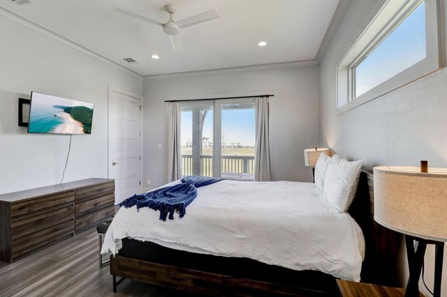 328 Seagrass, Gilchrist, TX 77617
