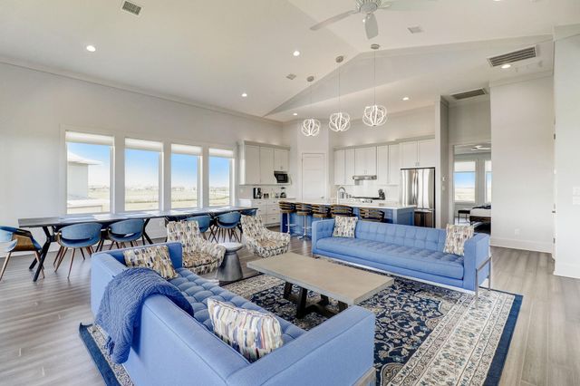 328 Seagrass, Gilchrist, TX 77617